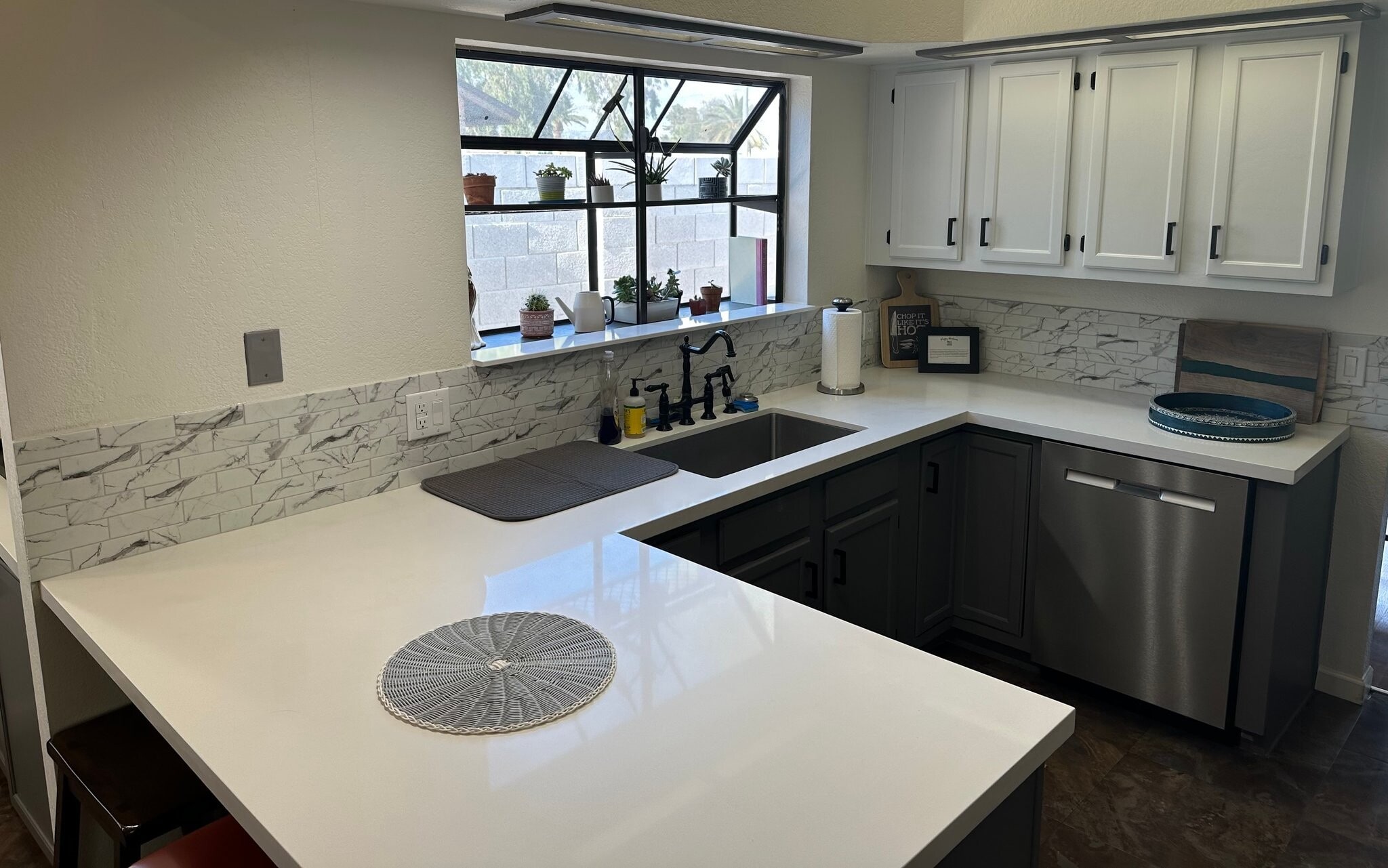 Building Photo - 609 N Balboa