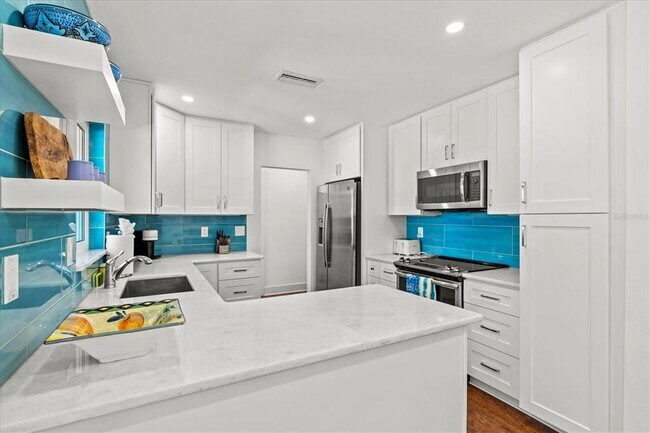 Building Photo - 2587 Ringling Blvd