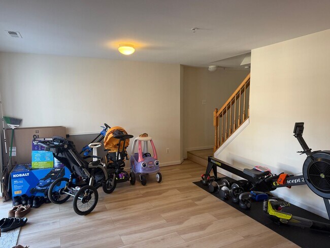 Building Photo - Charming Abingdon Townhome with Modern Upgrades!