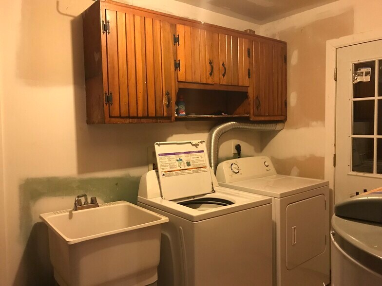 Building Photo - 201 Lock St