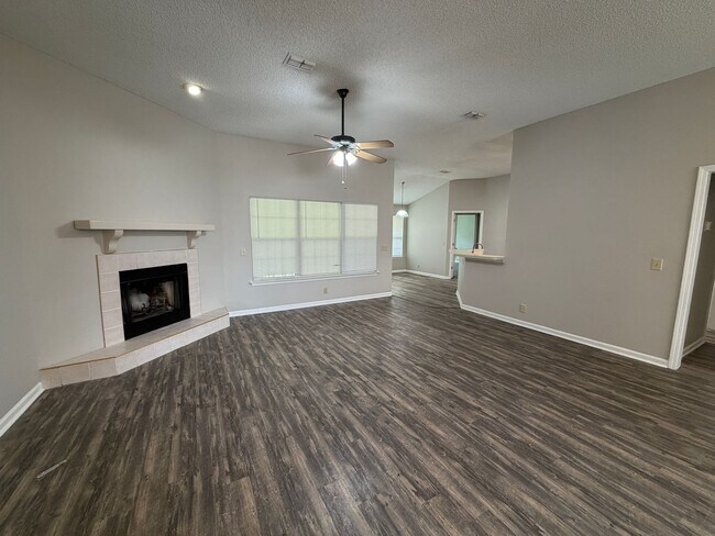 Building Photo - 401 Wild Grape Dr