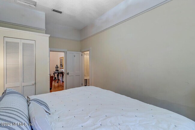 Building Photo - 68 Saragossa St