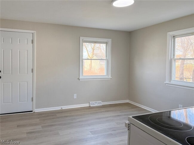 Building Photo - 642 Broadway