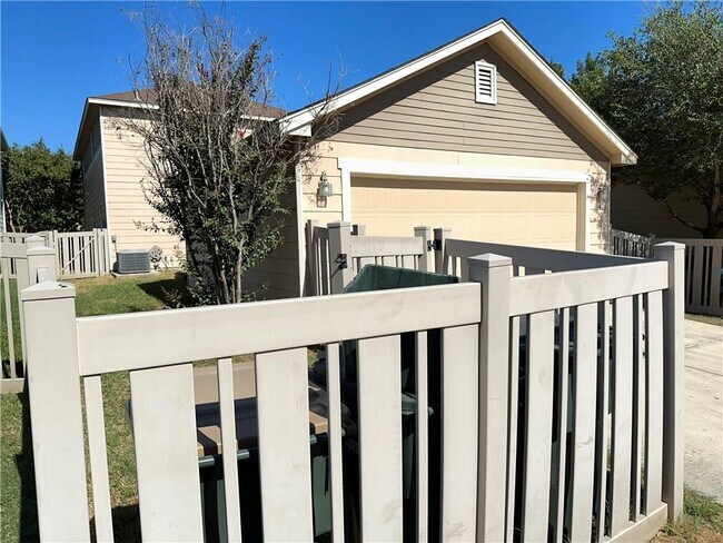 Building Photo - 1042 Dorn