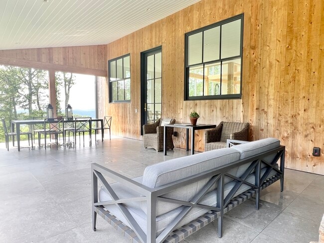 Building Photo - 36 Yuza Mini Ln