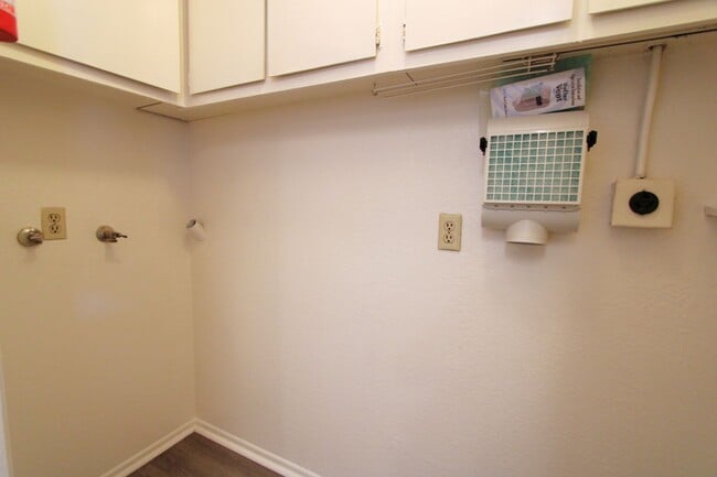 Building Photo - Upstairs 2-Bedroom Condo in South Redlands!