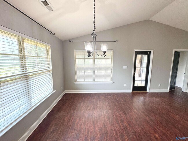 Building Photo - 105 Oak Shade Dr