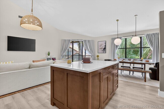 Building Photo - 5801 Coach House Cir
