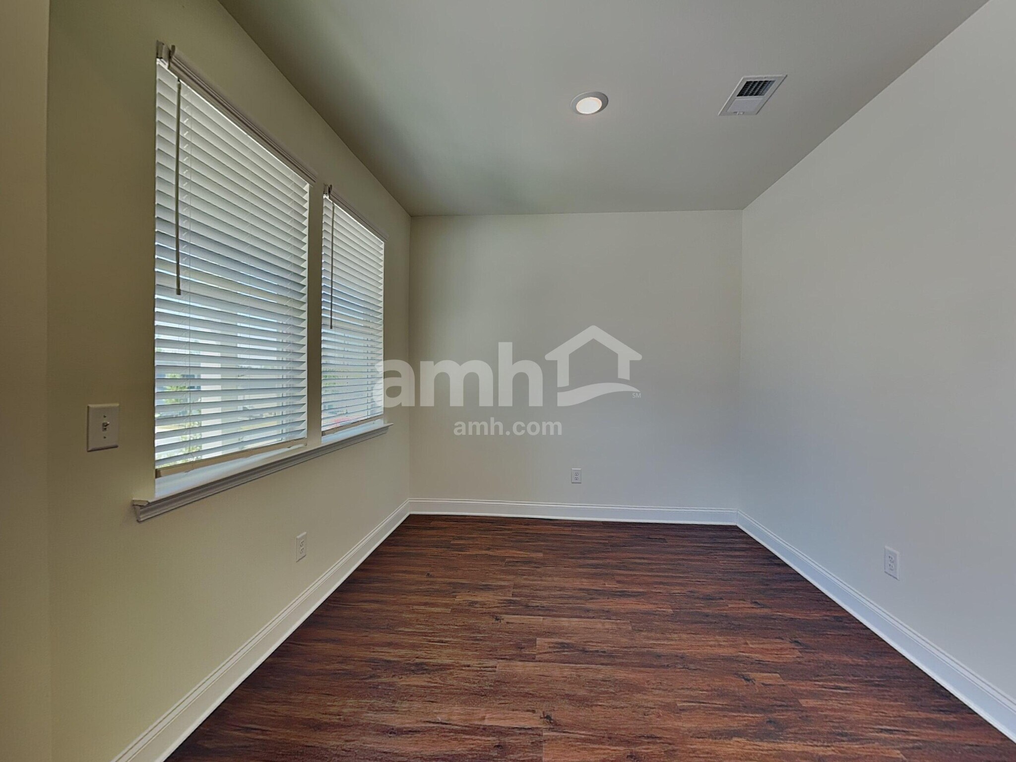 Building Photo - 180 Pecan Dr