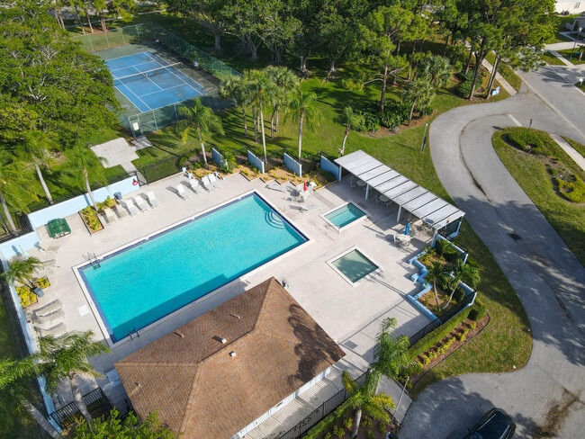 Building Photo - 3875 Circle Lake Dr