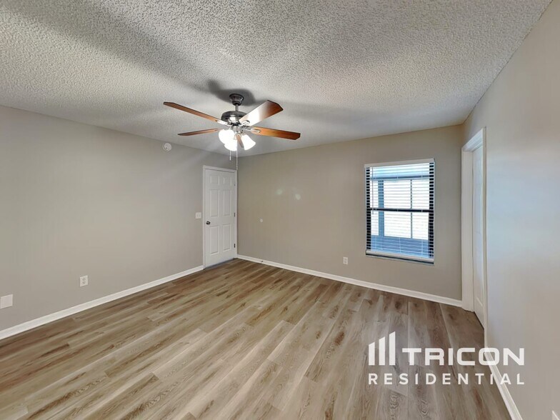 Building Photo - 461 Taylorville St