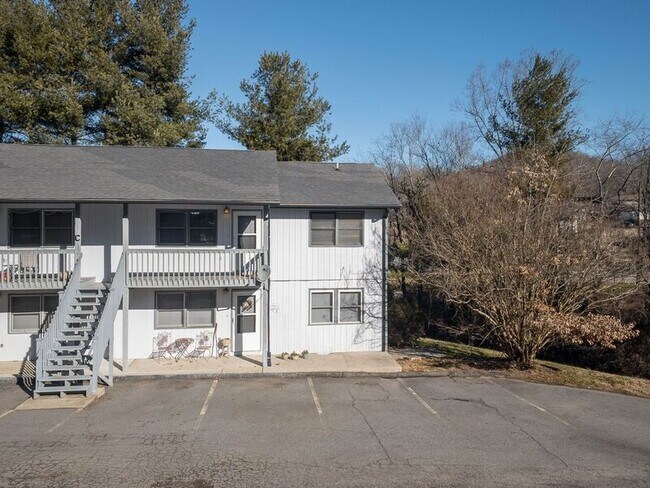 Building Photo - 20 Brookdale Rd