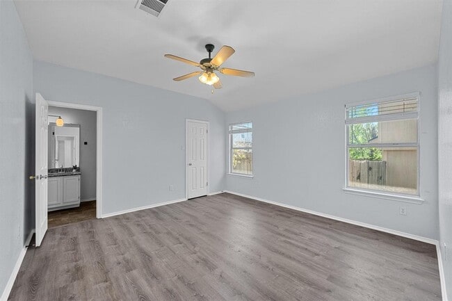 Building Photo - 17505 Bishopsgate Dr