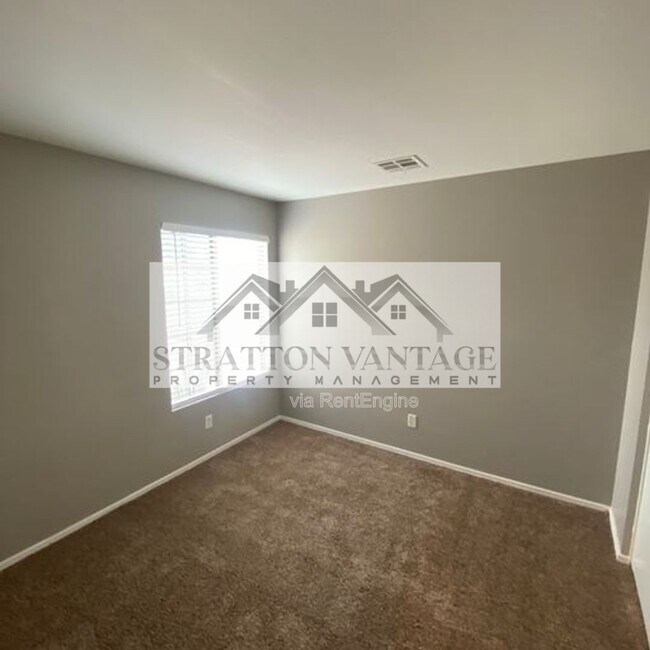 Building Photo - 864 S 239th Ln