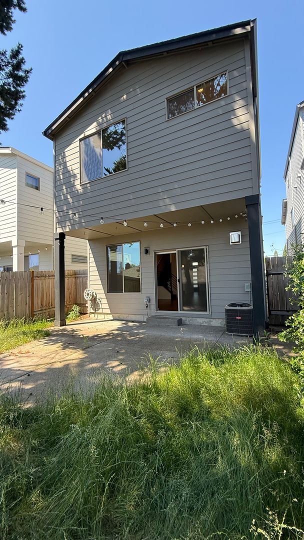 Building Photo - Video! Beautiful new large four bedroom ho...