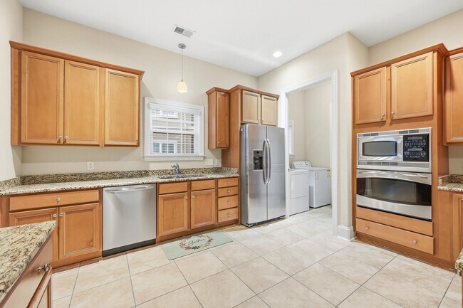 Building Photo - 109 Lac Courte