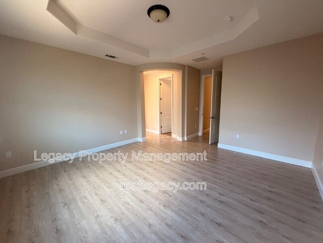 Building Photo - 3224 La Paz Dr