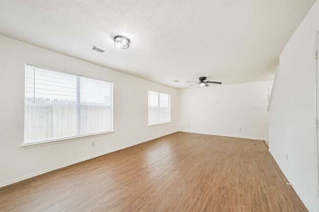 Building Photo - 33318 Cottonwood Bend