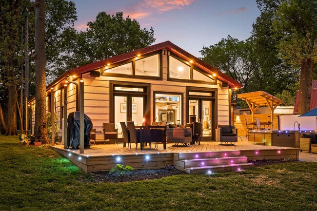 Building Photo - 6220 Wahpihani Dr