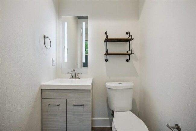 Building Photo - 1224 Eleanor St