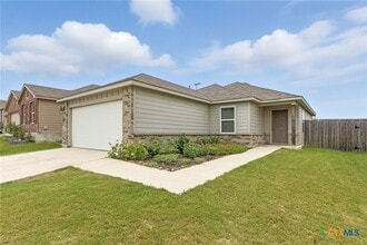 Building Photo - 737 Peak Pl