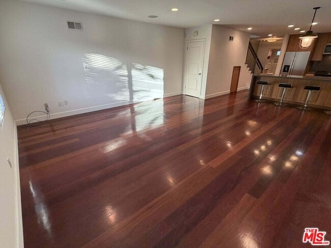 Building Photo - 832 N Las Palmas Ave