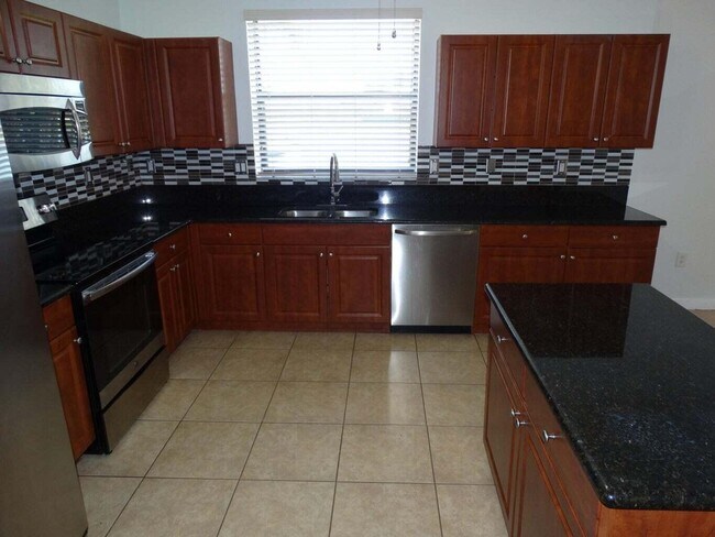 Building Photo - 671 SE 37th Pl