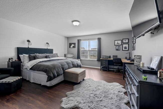 Building Photo - 9282 Weigela Ct