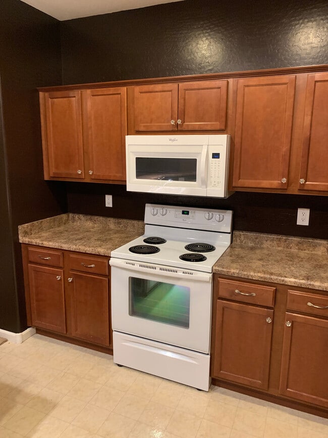 Building Photo - Very Nice 3 bedroom 2 bath home with a guest house