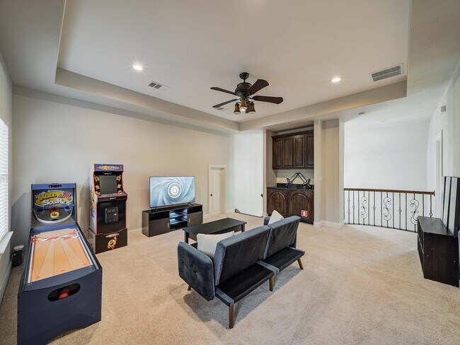 Building Photo - 200 Cove Dr