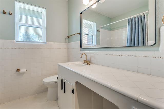 Building Photo - 2855 W 9th St