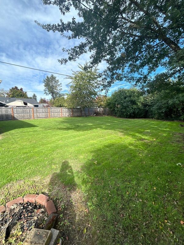 Building Photo - 1215 NW 11th St