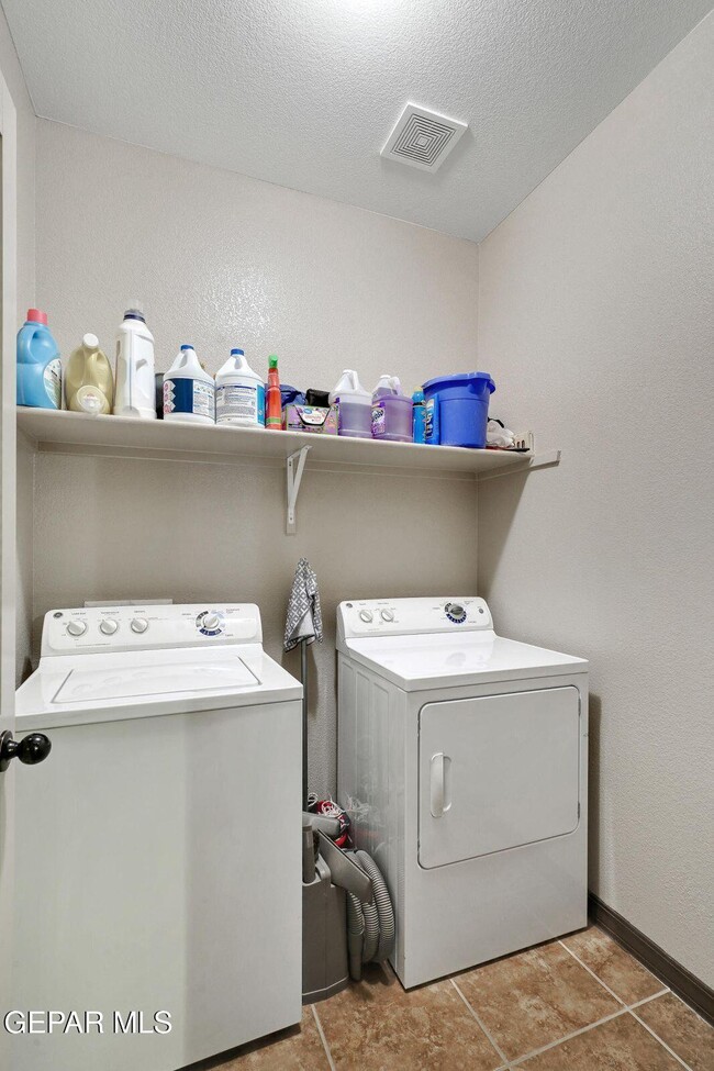 Building Photo - 13240 Emerald River St