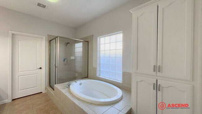 Building Photo - Stunning 3 Bedroom Home In Rosedale!