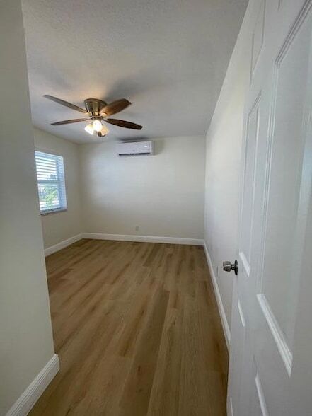 Building Photo - 302 N Tamarind Ave