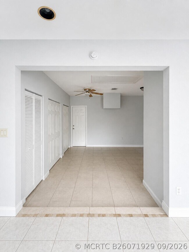 Building Photo - 21441 Crozier Ave