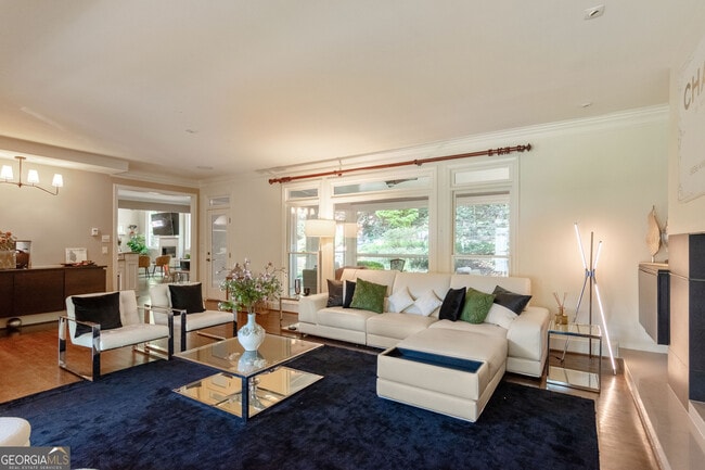 Building Photo - 3850 Glenhurst Dr