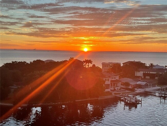 Building Photo - 1365 Snell Isle Blvd NE