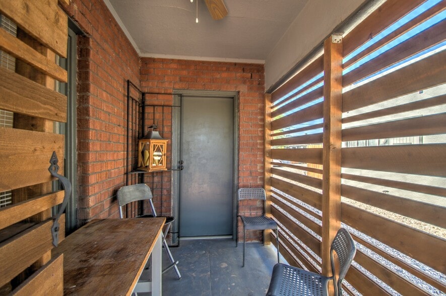 Building Photo - 322 N 12th St