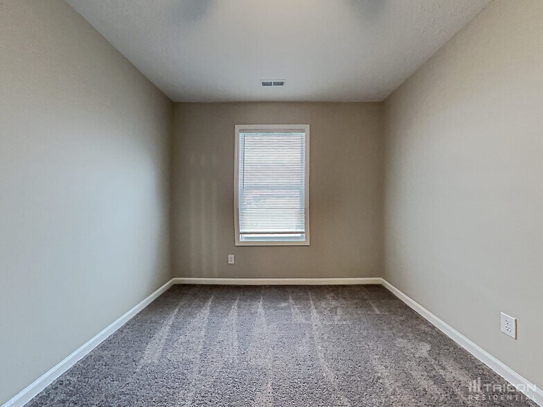 Building Photo - 1096 Tomahawk Pl