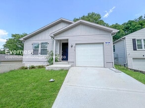 Building Photo - 4 Bed, 2 Bath Home with Garage / Pet-Friendly / Coming Soon!