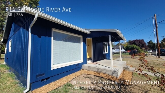 Building Photo - 914 SW Rogue River Ave