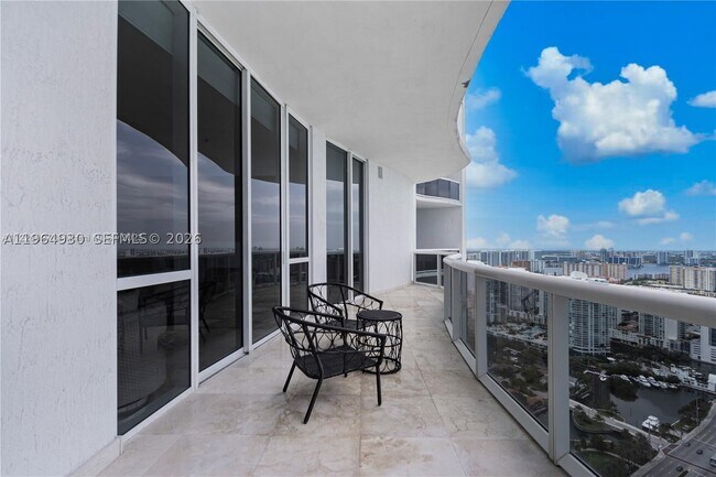 Building Photo - 16001 Collins Ave