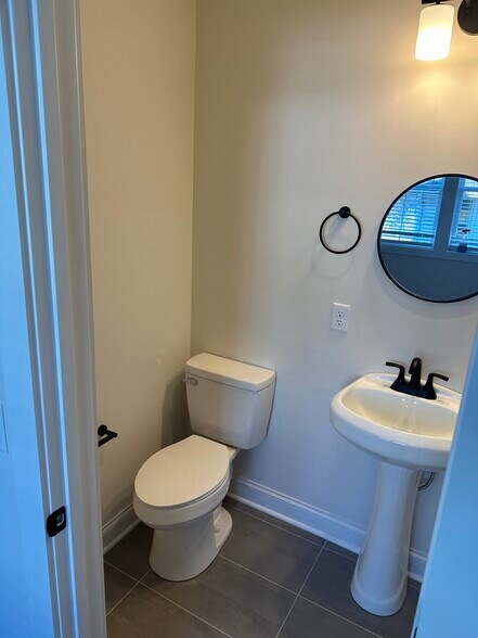 Building Photo - 200 Raymond St