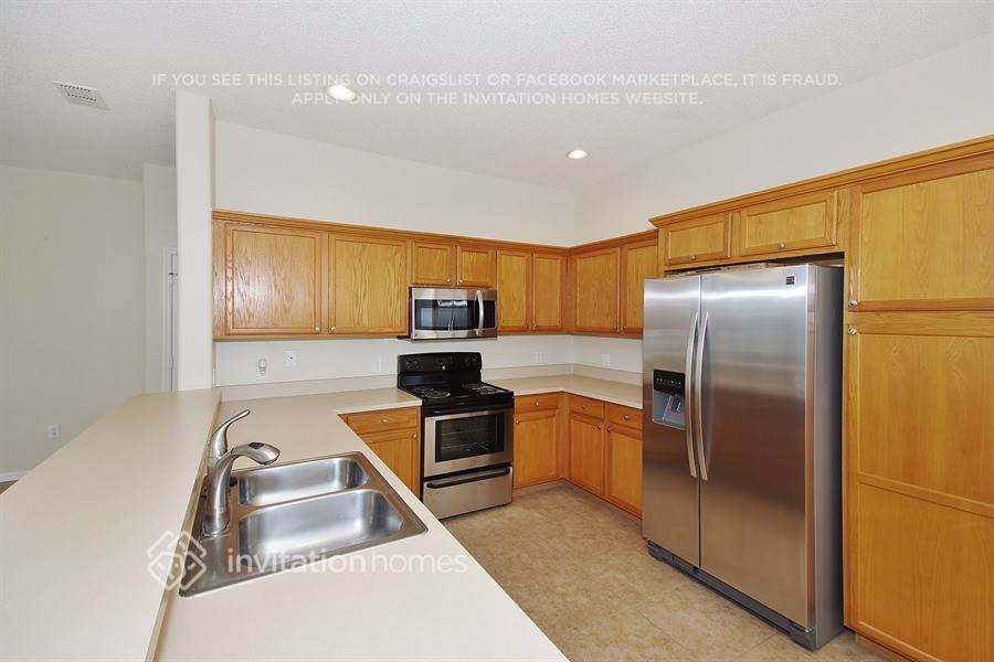 Building Photo - 2136 Windcrest Lake Cir