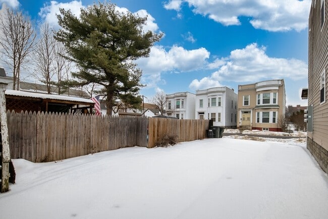 Building Photo - 1534 5th Ave