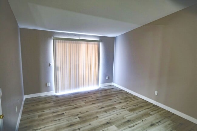 Building Photo - Great Upper Condo at Tuscan Villas, Hacienda and Decatur