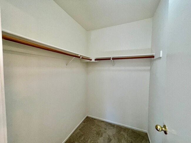 Building Photo - 10 Chaumont Cir
