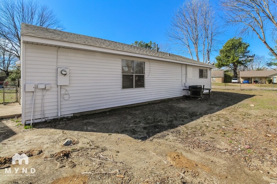 Building Photo - 6150 Devon Cir