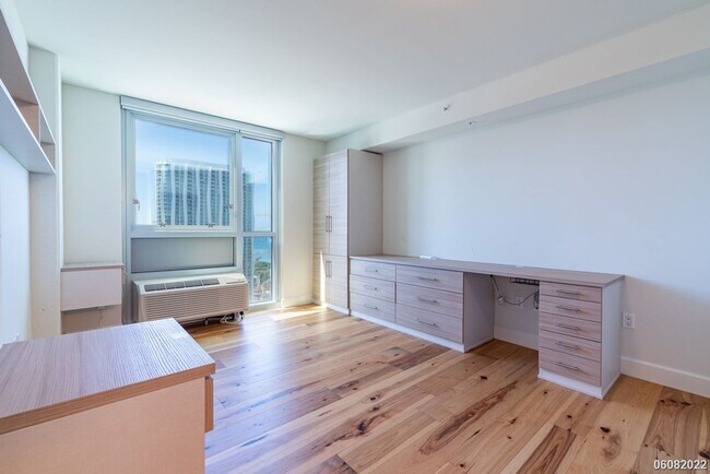 Building Photo - 988 Halekauwila St